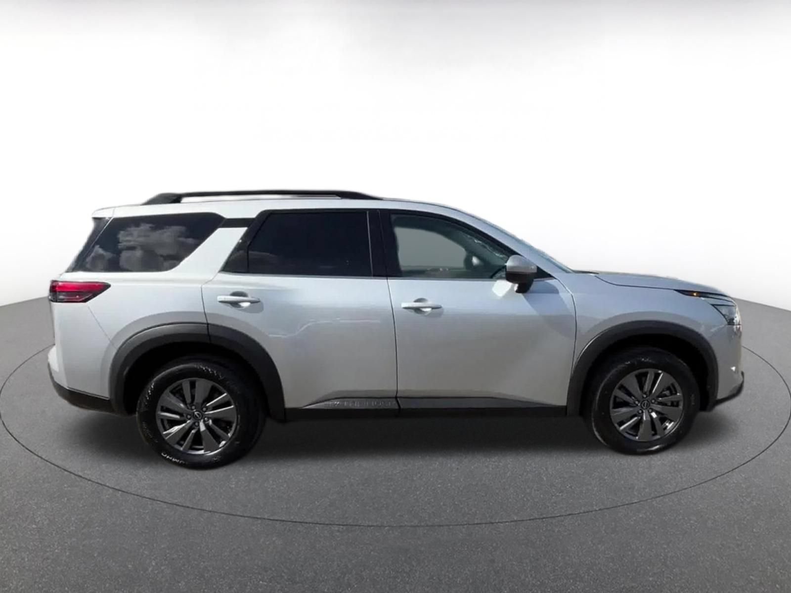 Used 2025 Nissan Pathfinder SV FWD image 16