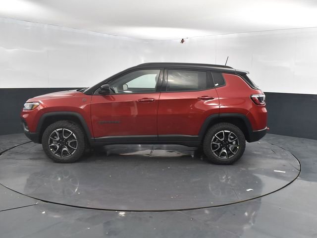 New 2026 Jeep Compass Trailhawk w/ Sun, Sound & Navigation Group AWD/4WD image 4