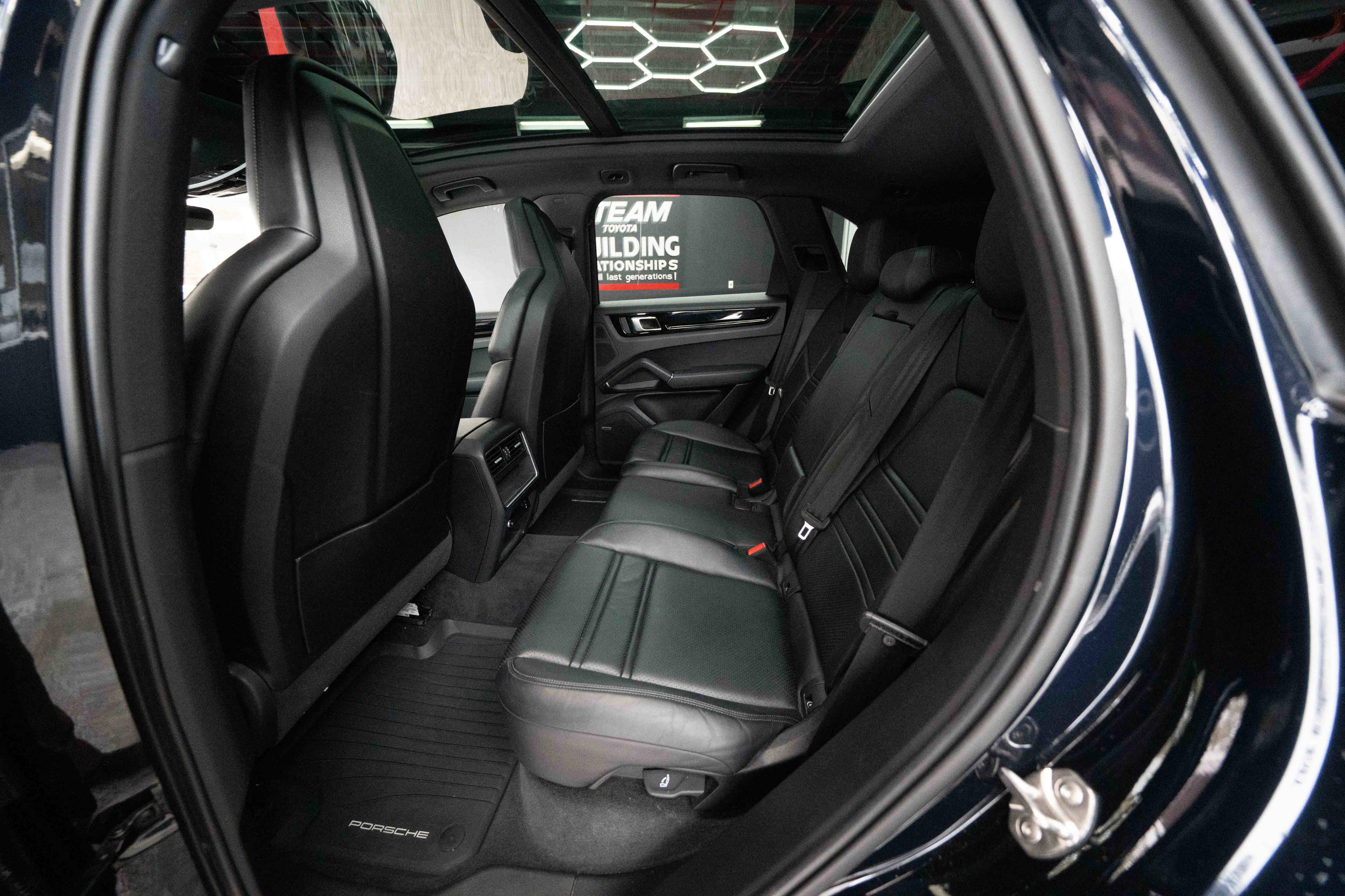 Used 2023 Porsche Cayenne image 23