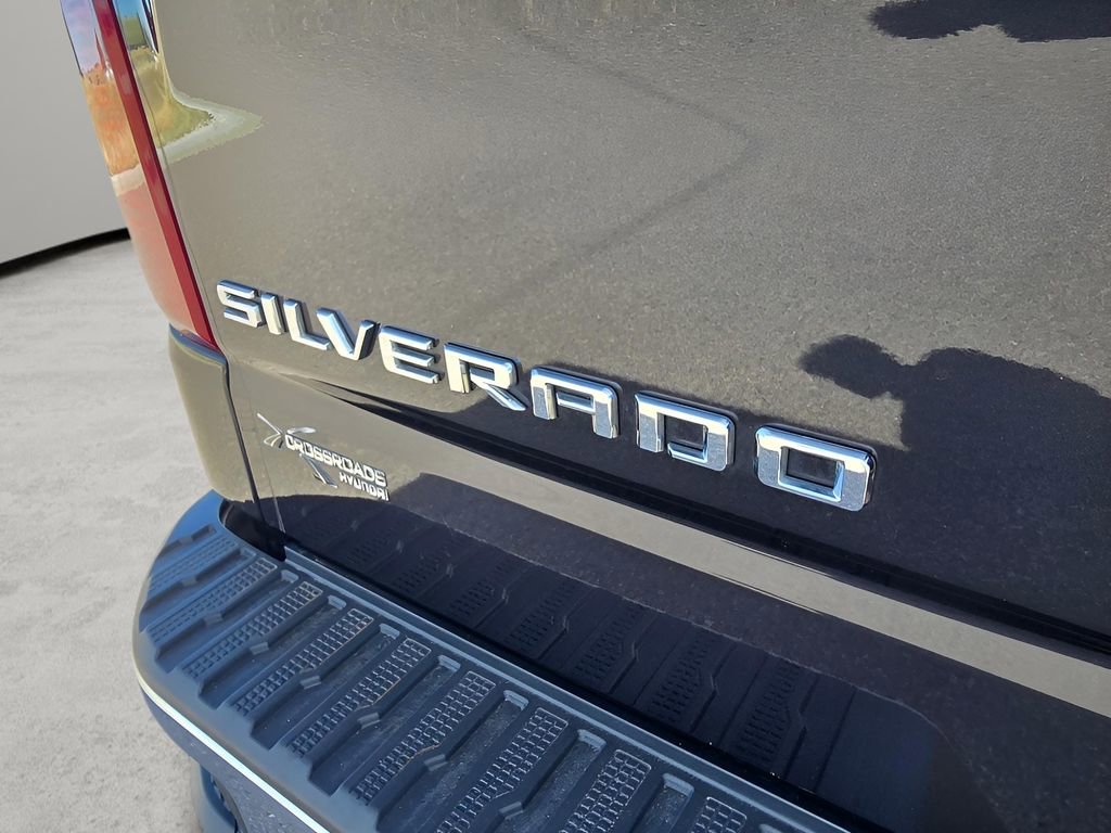 Used 2023 Chevrolet Silverado 1500 LT AWD/4WD image 12