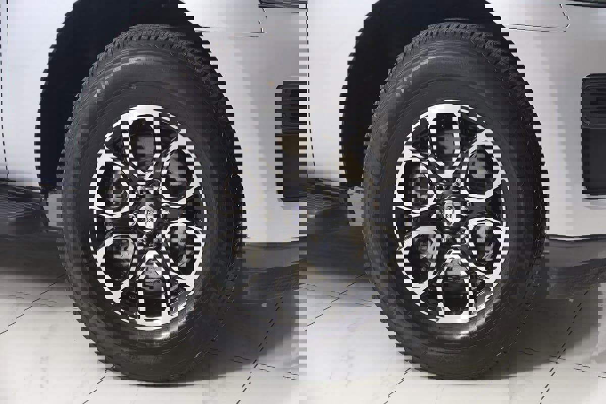 Used 2024 Ford Expedition Max XLT image 15