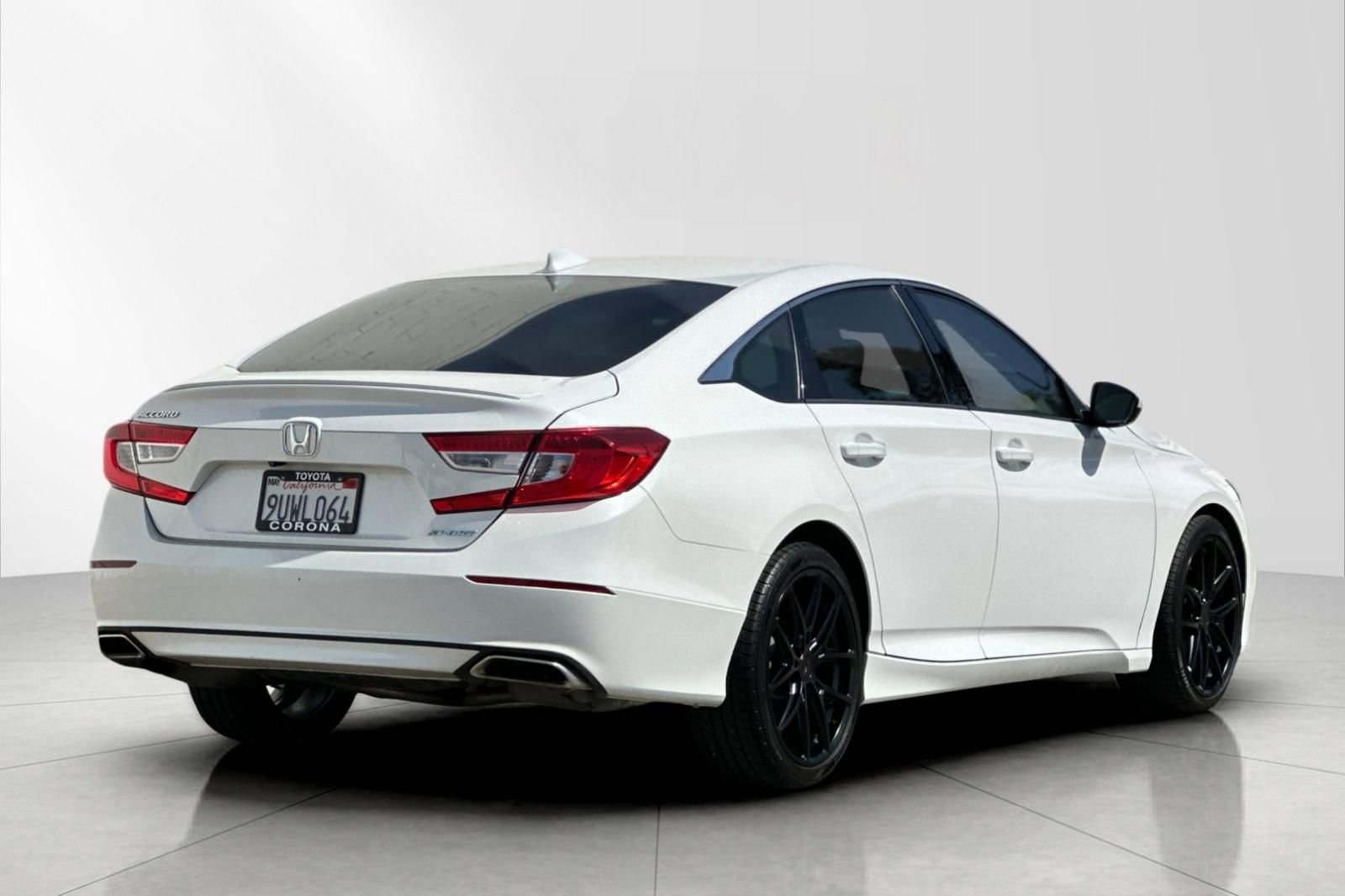 Used 2018 Honda Accord Sport image 3