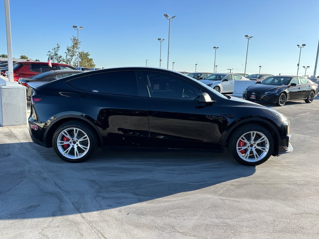 Used 2024 Tesla Model Y Long Range AWD/4WD image 9