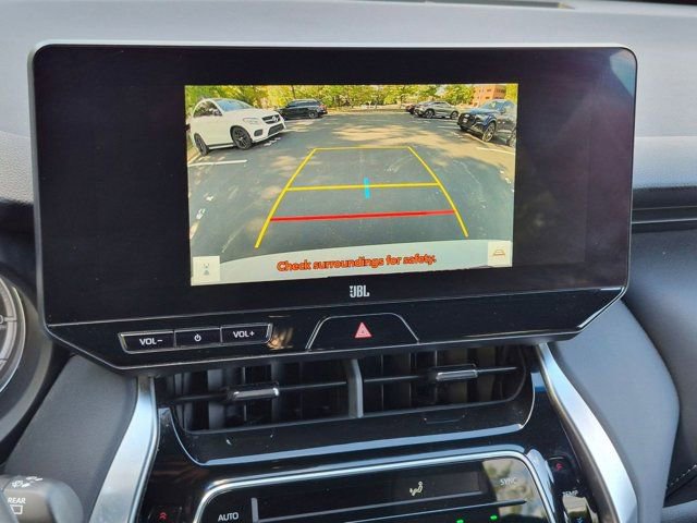 Used 2024 Toyota Venza XLE AWD/4WD image 14