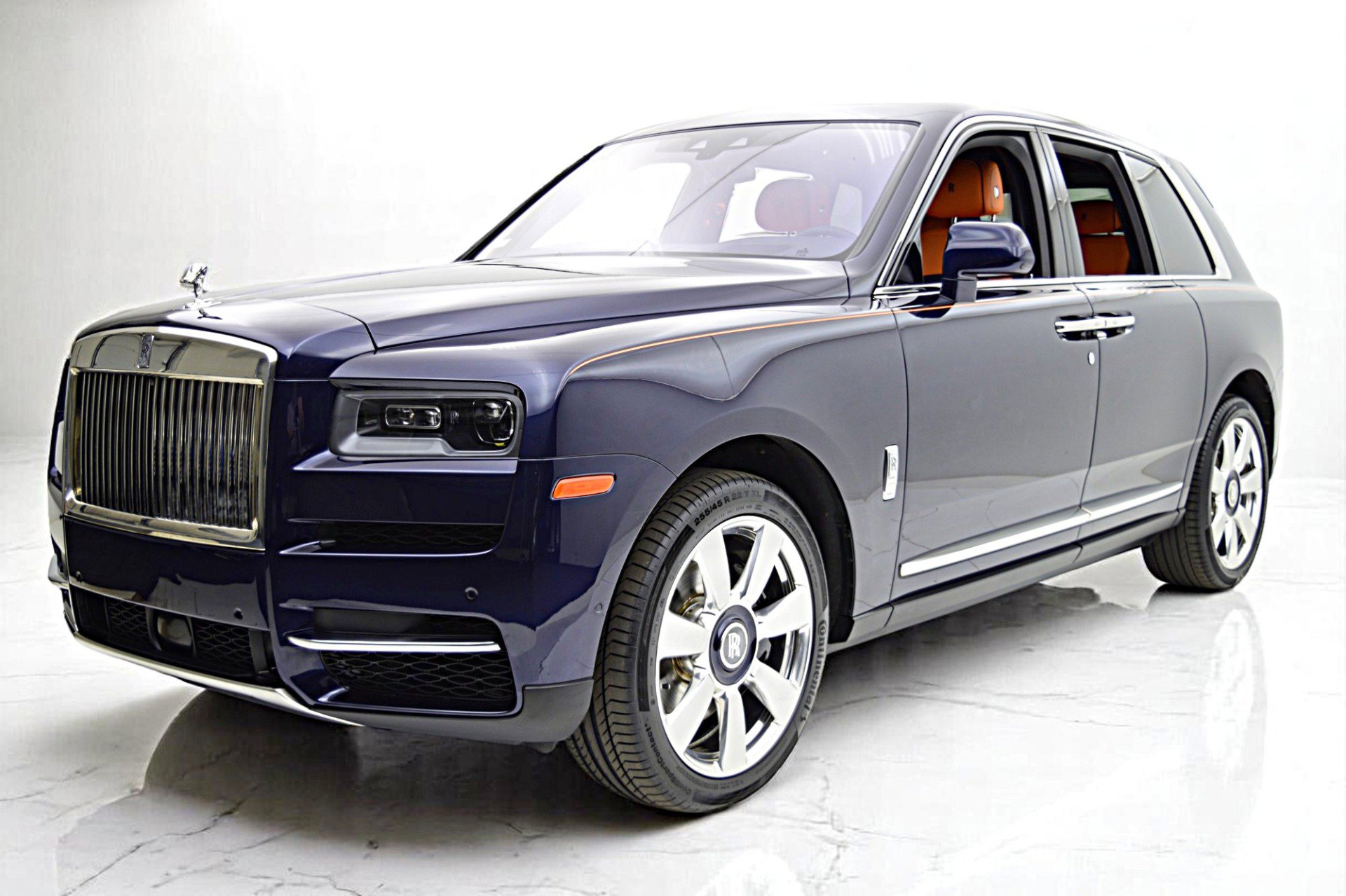 Used 2025 Rolls-Royce Cullinan image 2