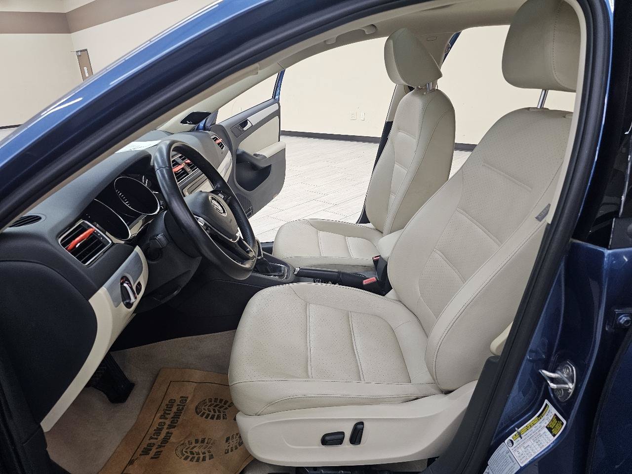 Used 2015 Volkswagen Jetta SEL Premium FWD image 16