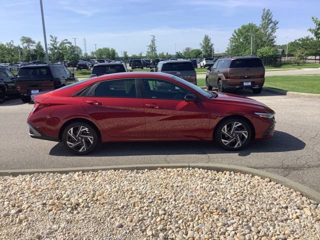 Used 2025 Hyundai Elantra Sport w/ Cargo Package FWD image 4