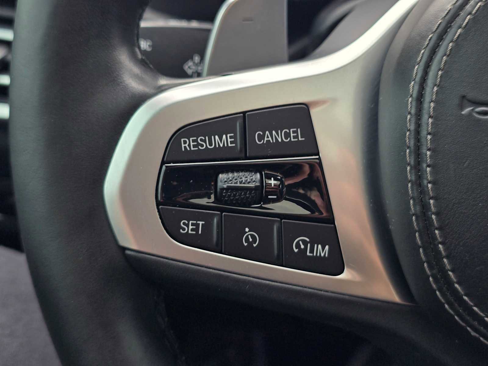 Used 2020 BMW X5 M50i w/ Executive Package image 32