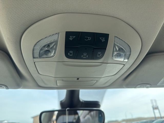 Used 2023 Chrysler Voyager LX image 13