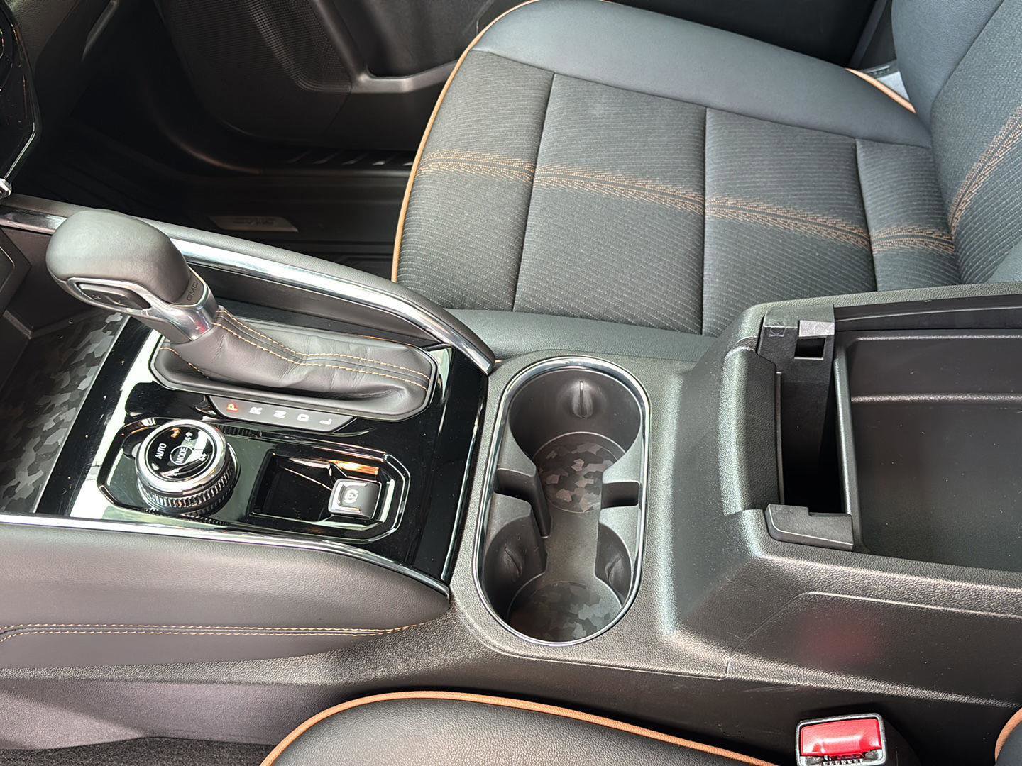 Used 2024 GMC Canyon AT4 w/ Technology Package image 13