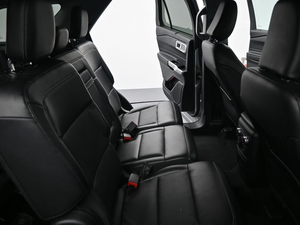 Used 2023 Ford Explorer Limited image 13