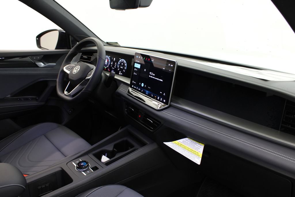 New 2026 Volkswagen Tiguan SE R-Line FWD image 24