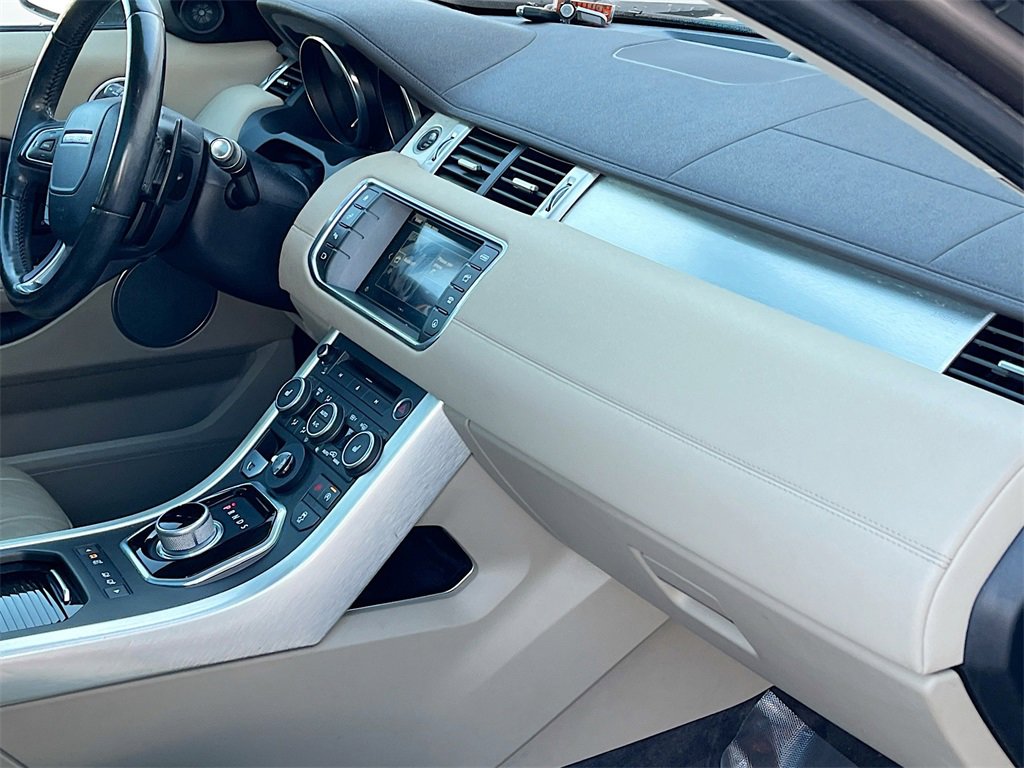 Used 2016 Land Rover Range Rover Evoque SE image 30