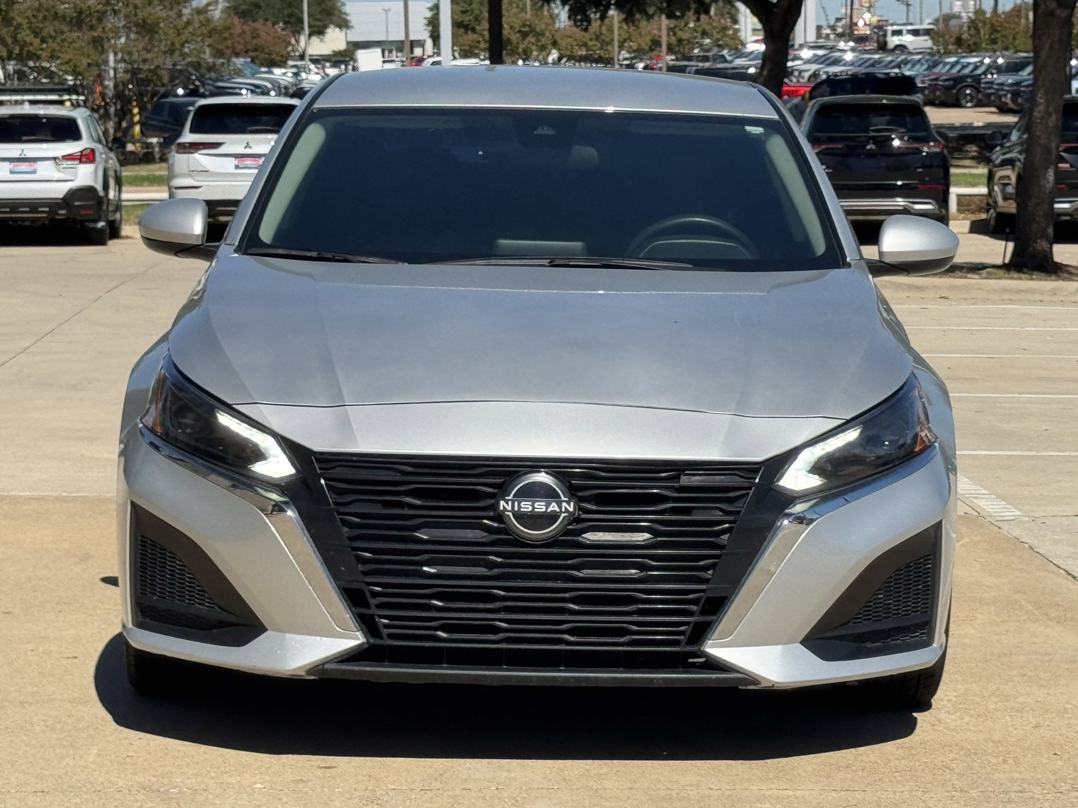 Used 2023 Nissan Altima 2.5 SV FWD image 9