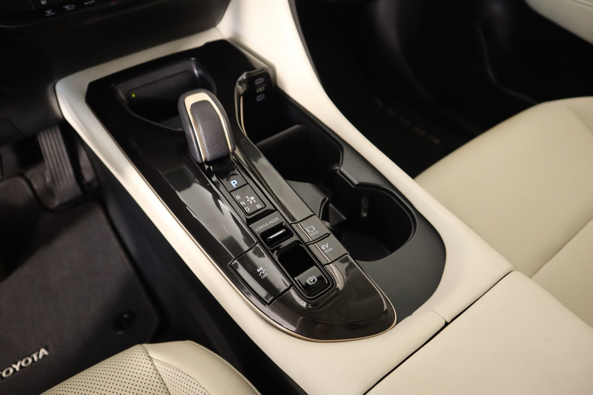 Used 2024 Toyota Crown Limited image 8