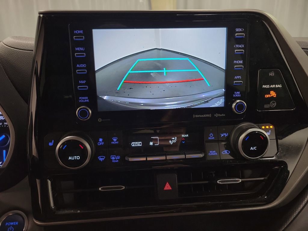 Used 2021 Toyota Highlander XLE image 17