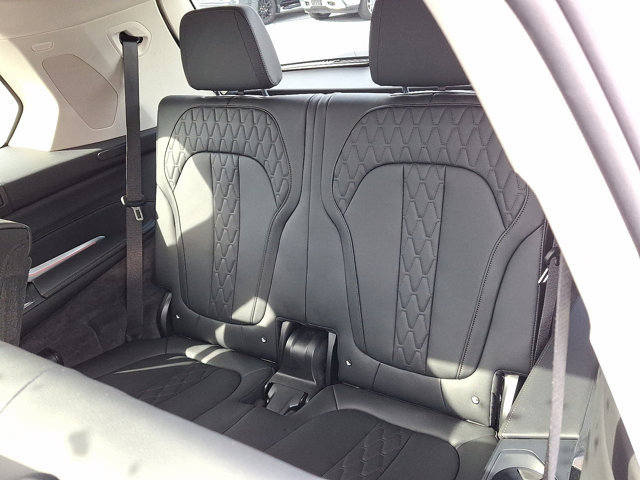 Used 2026 BMW X7 xDrive40i image 11