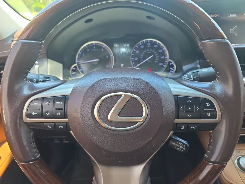 Used 2018 Lexus ES 350 w/ Luxury Package w/Wood Trim FWD image 17