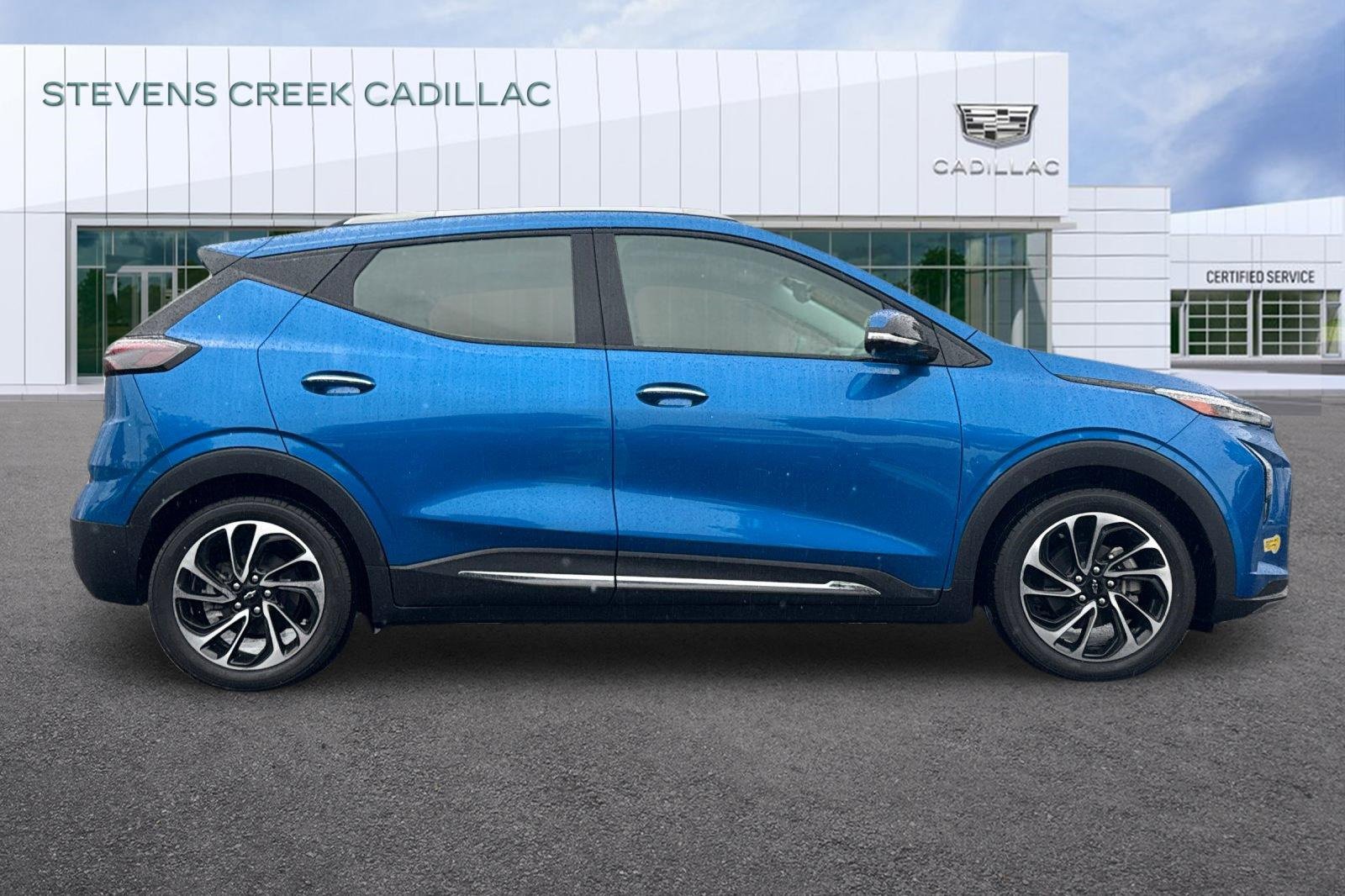 Used 2022 Chevrolet Bolt EUV Premier w/ Sun & Sound Package image 2