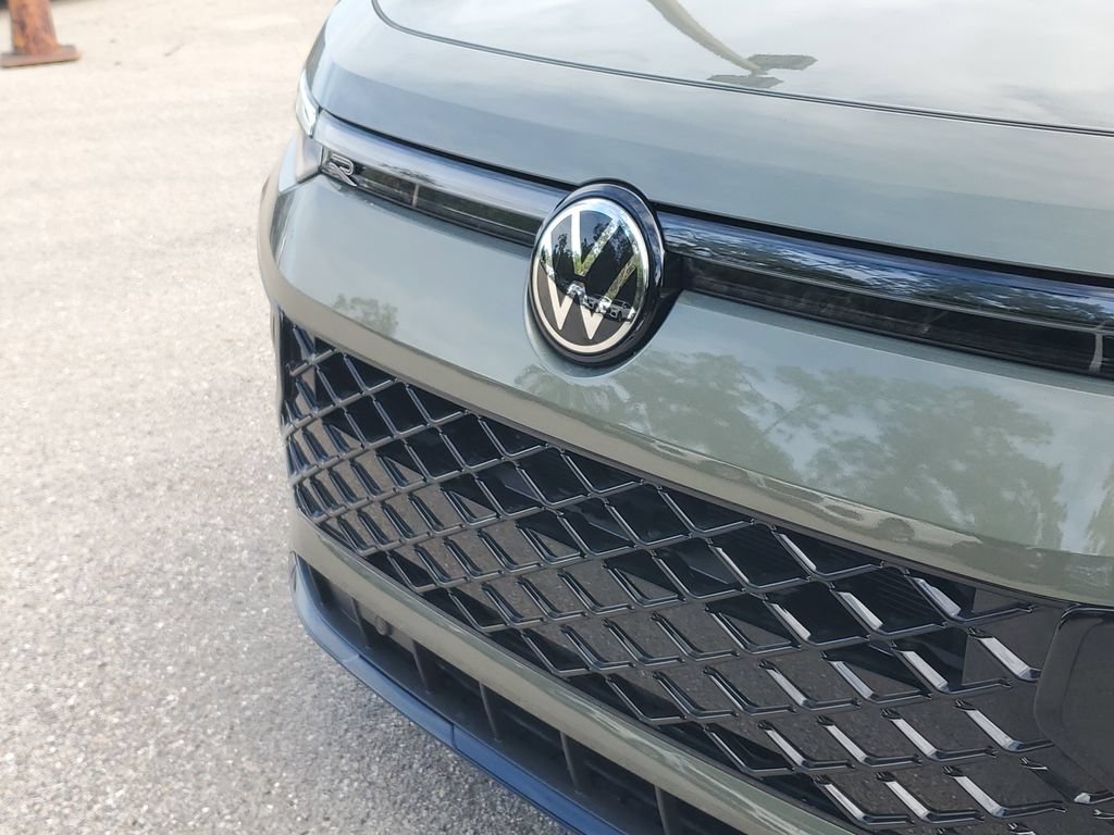 New 2026 Volkswagen Tiguan SE R-Line FWD image 11