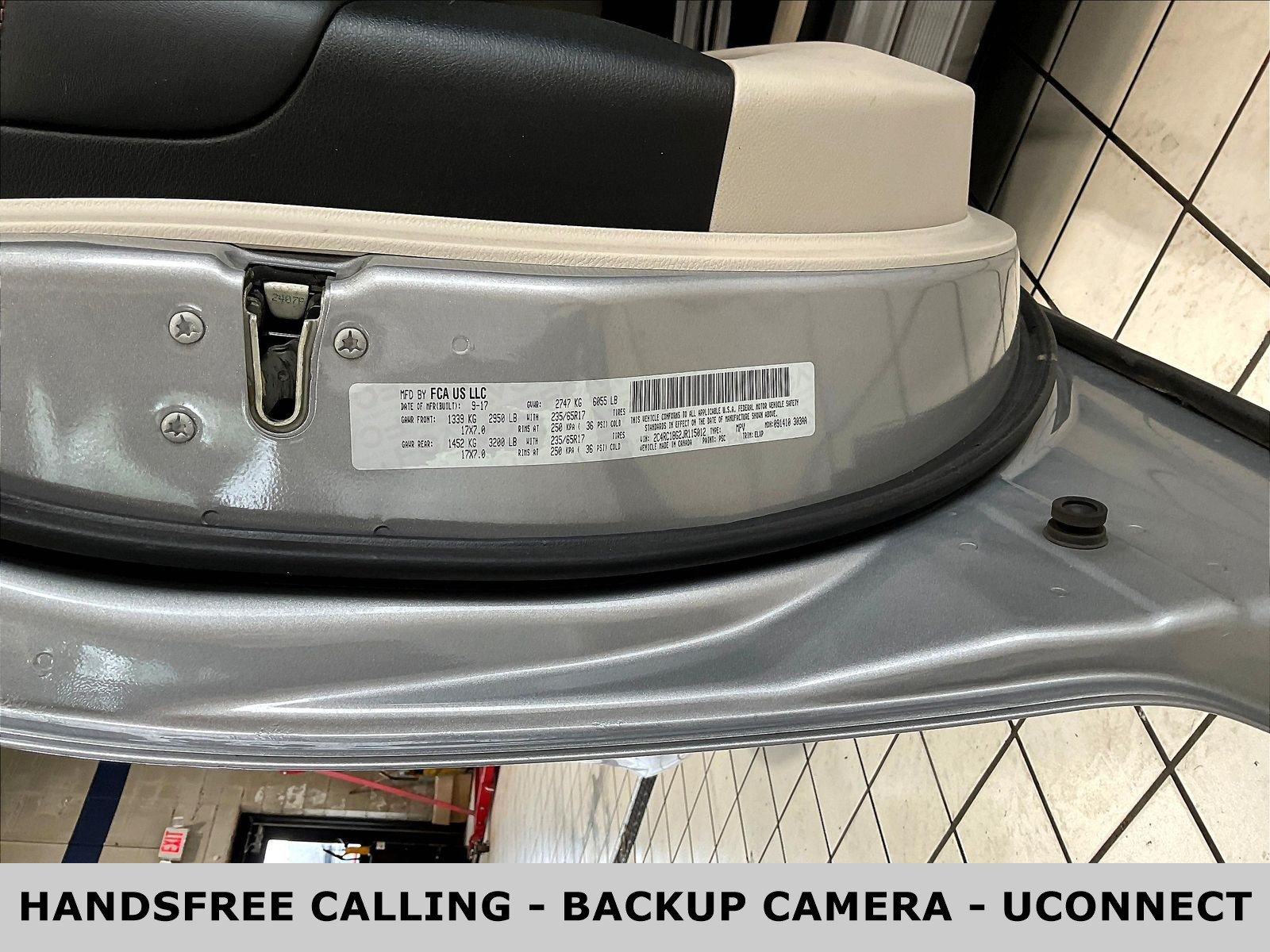 Used 2018 Chrysler Pacifica Touring-L FWD image 19