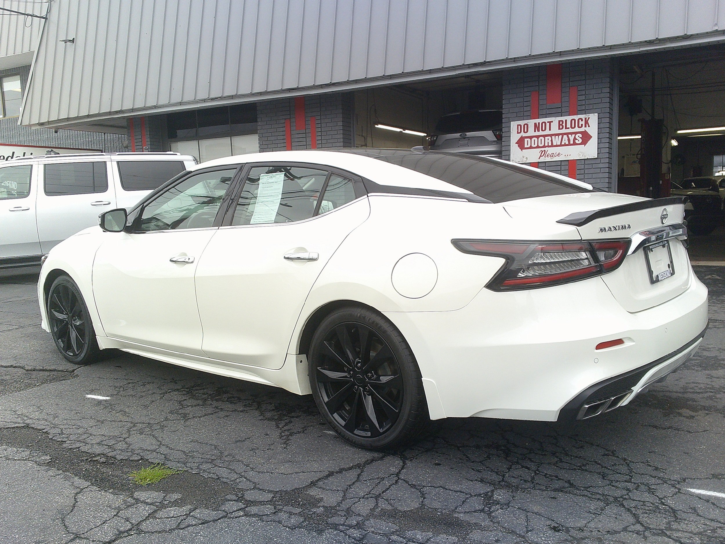 Used 2023 Nissan Maxima Platinum w/ Sport Mat Group FWD image 5
