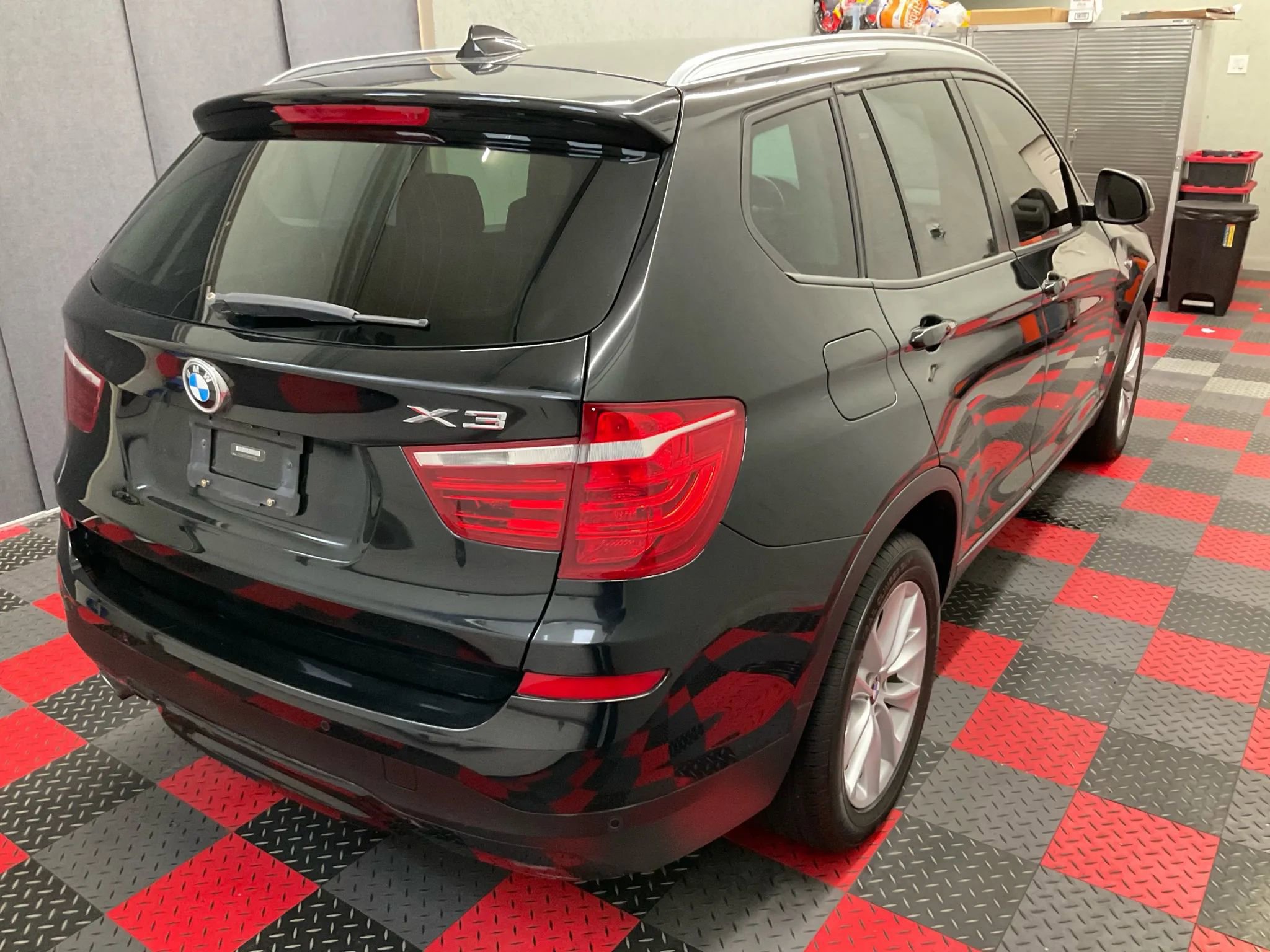 Used 2017 BMW X3 xDrive28i image 3