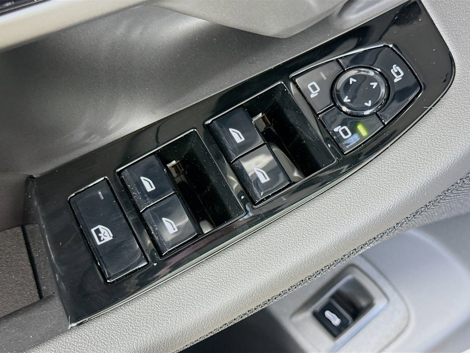 New 2026 BMW i5 eDrive40 w/ M Sport Package image 18