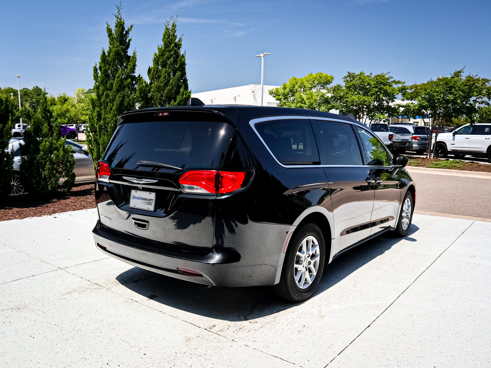Used 2023 Chrysler Voyager LX FWD image 12