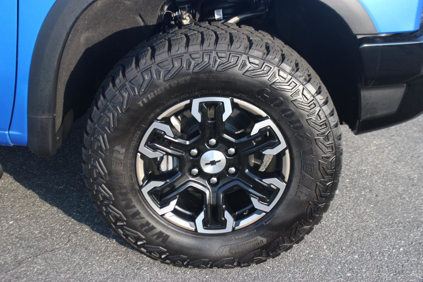 Used 2025 Chevrolet Silverado 1500 ZR2 w/ Technology Package image 41