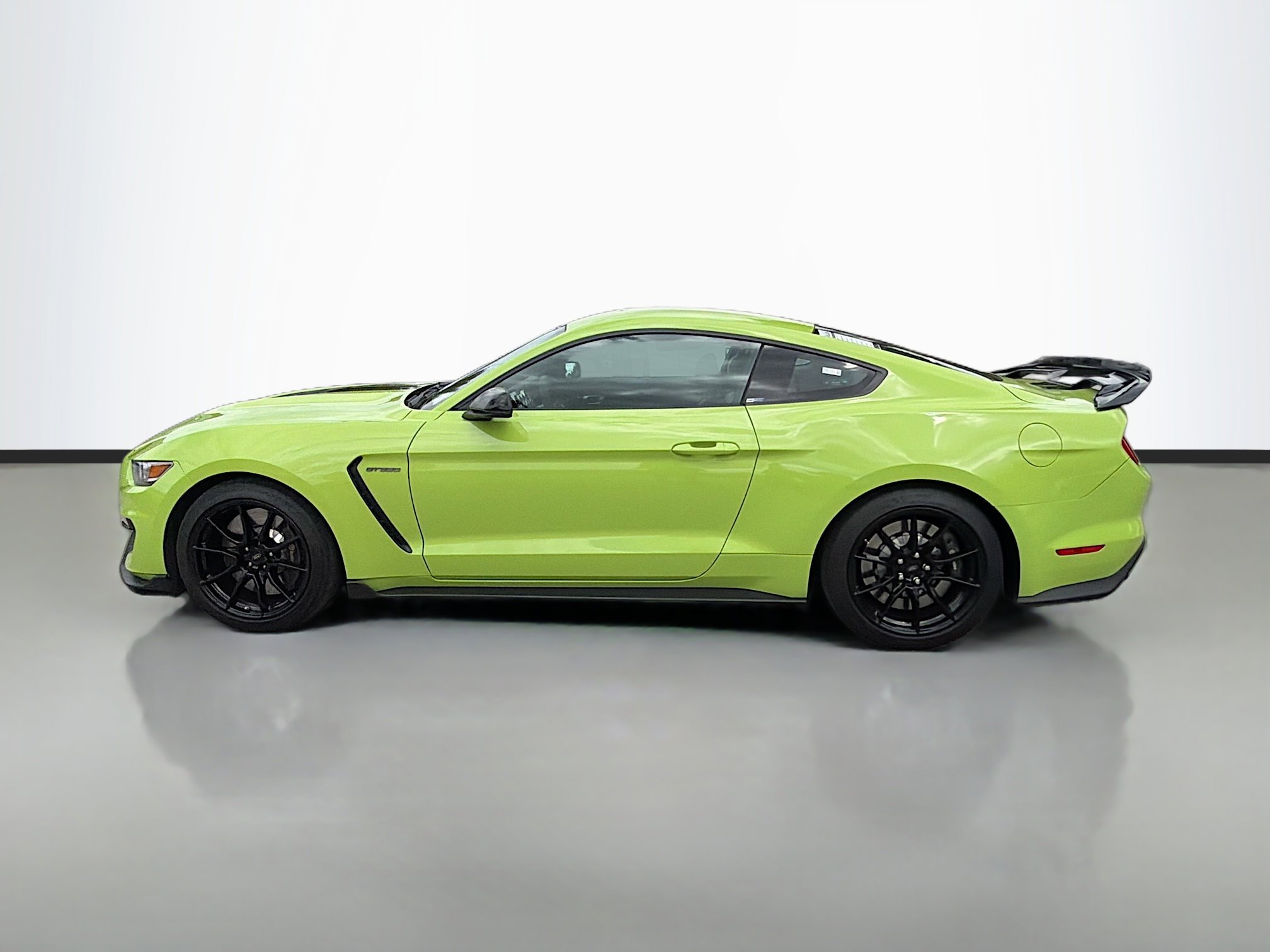 Used 2020 Ford Mustang Shelby GT350 w/ Technology Package image 6