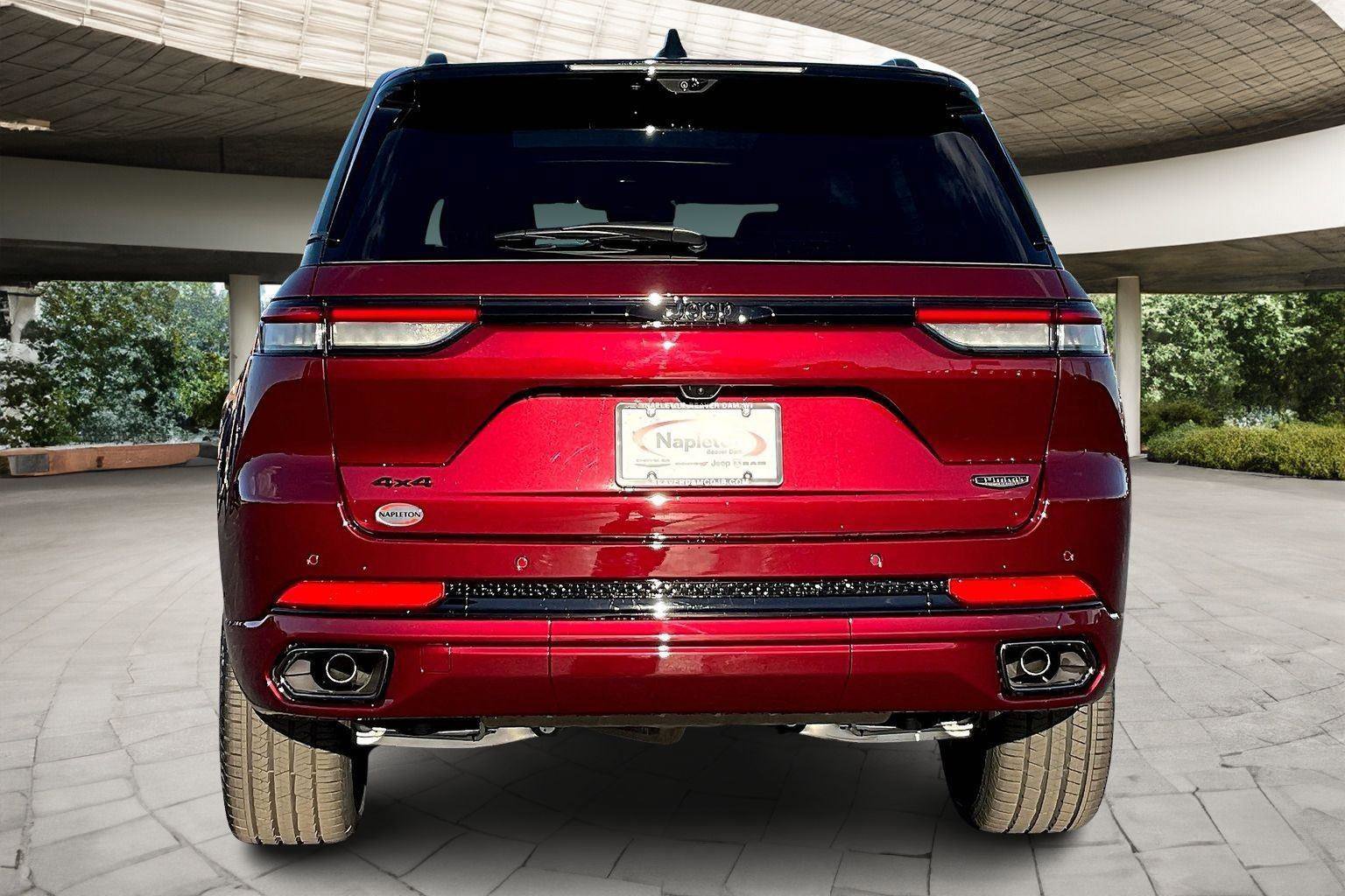 New 2025 Jeep Grand Cherokee Summit image 4