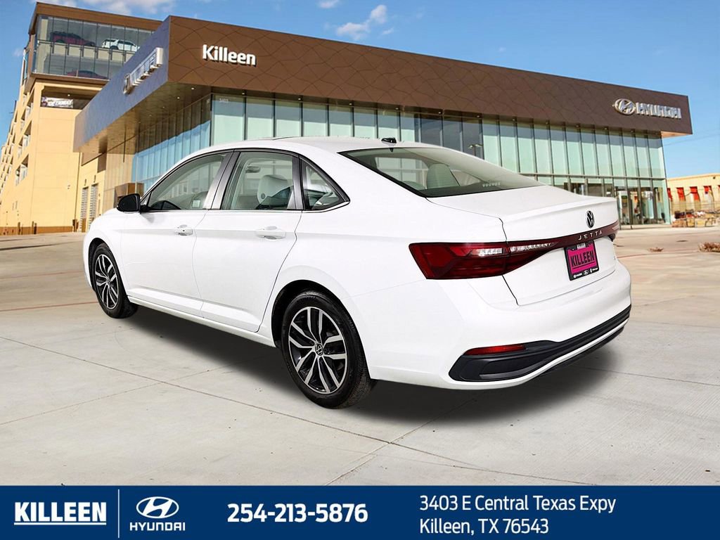 Used 2025 Volkswagen Jetta SE image 5