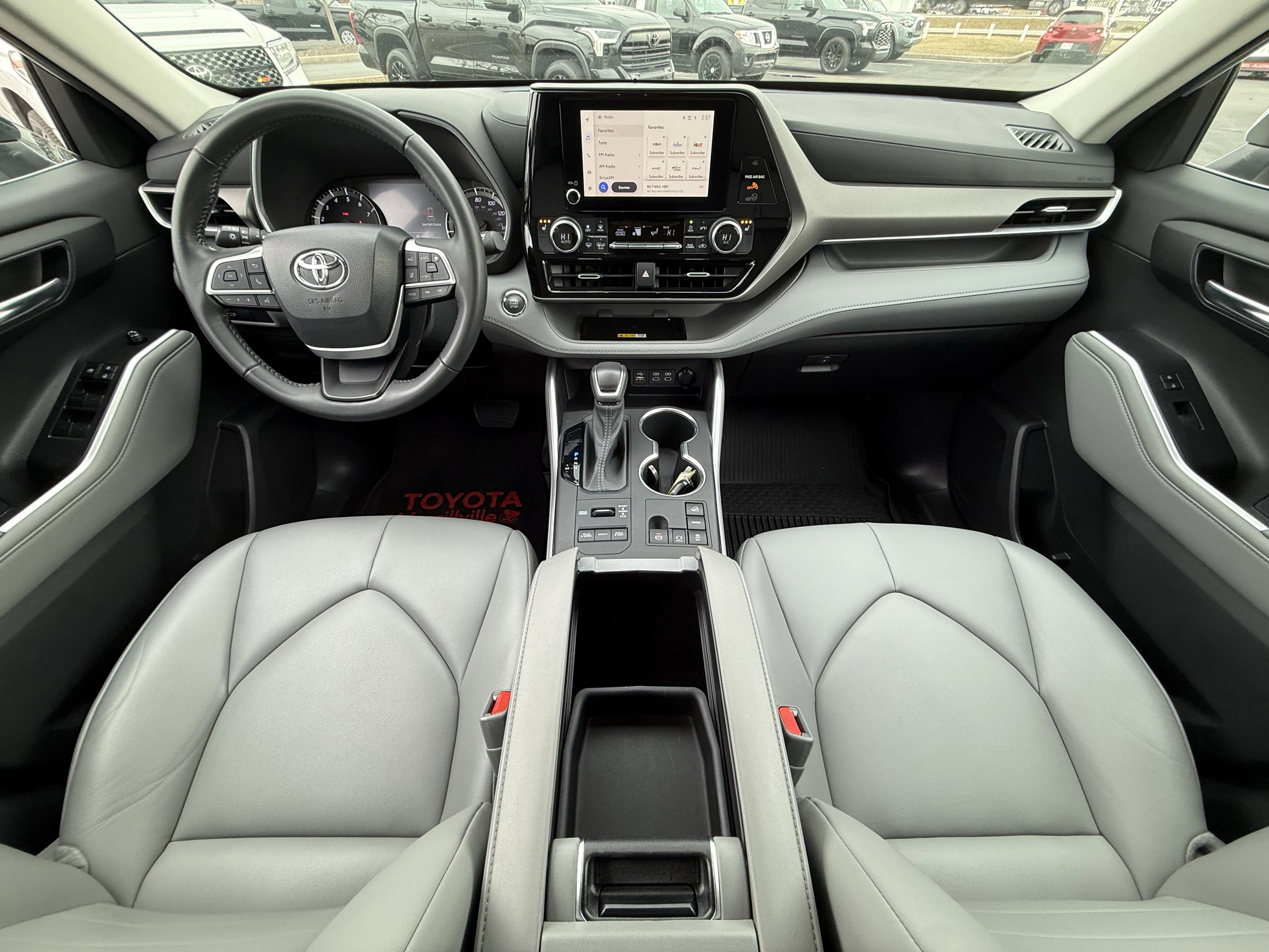 Used 2023 Toyota Highlander XLE image 18