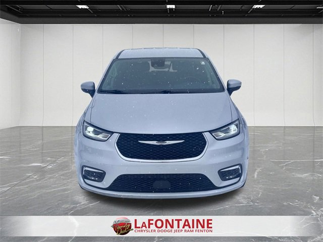 Used 2023 Chrysler Pacifica Touring-L image 8