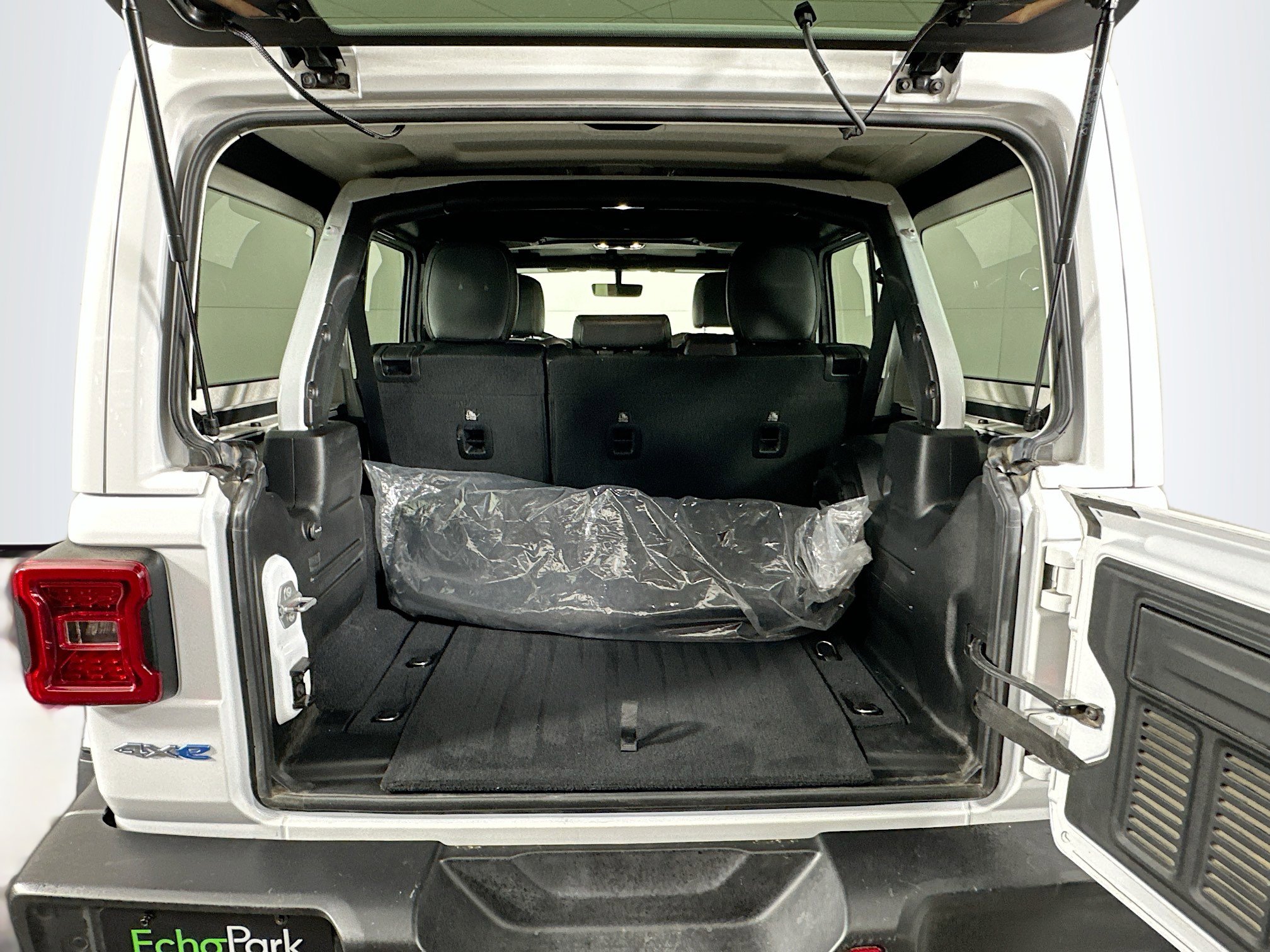 Used 2021 Jeep Wrangler Sahara w/ Safety Group image 28