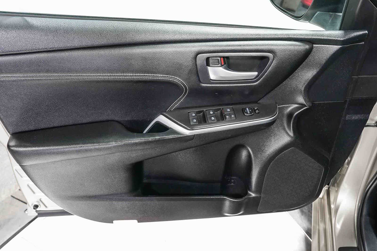 Certified 2016 Toyota Camry XLE w/ Moonroof Package FWD image 23