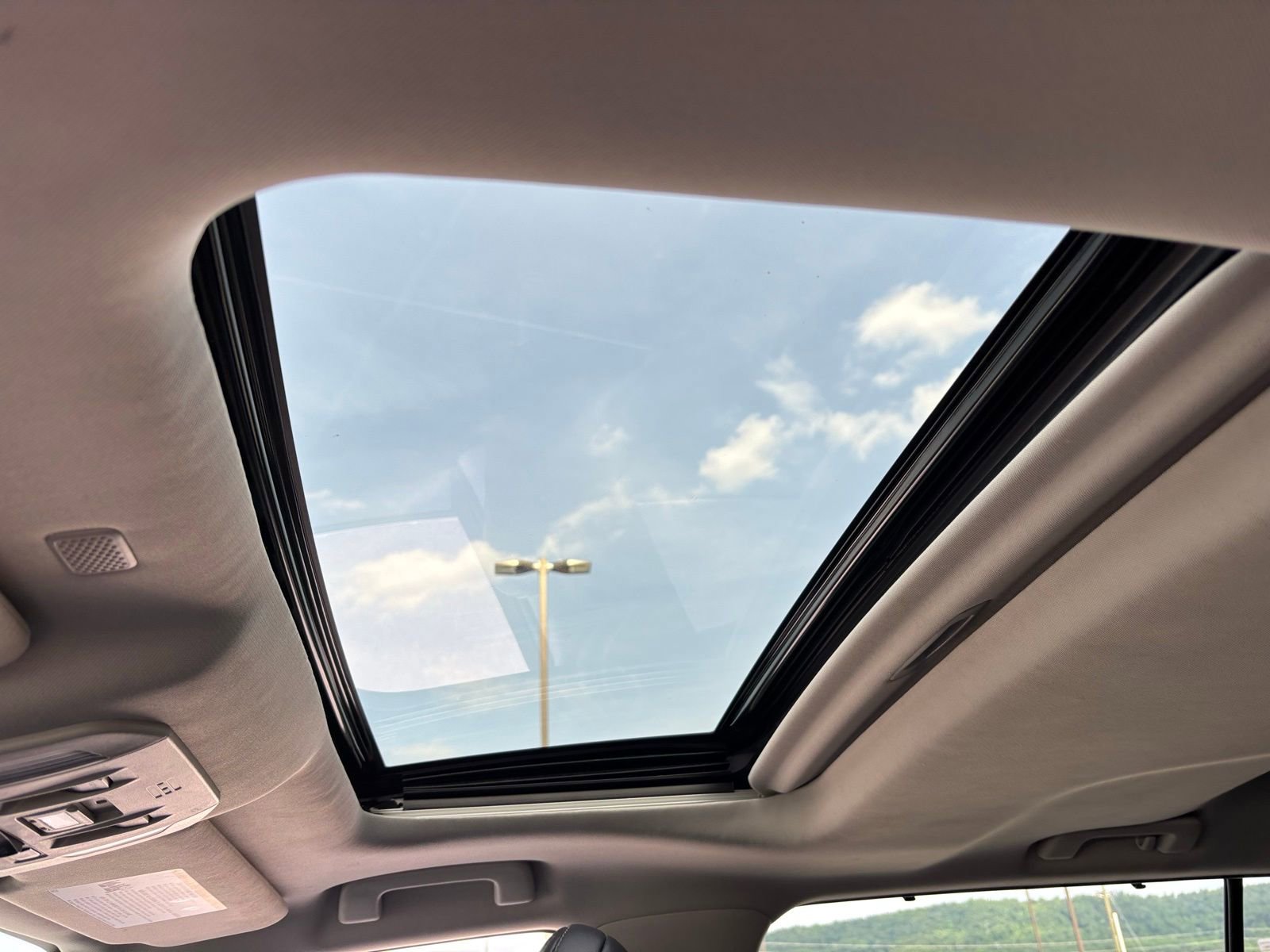 Used 2022 Toyota Highlander Limited FWD image 26