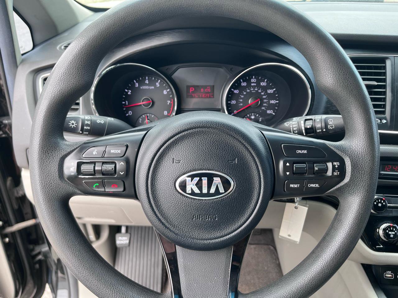 Used 2016 Kia Sedona LX w/ Option Group 020 FWD image 26