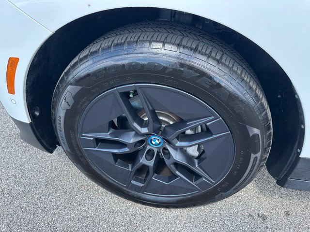 Used 2023 BMW iX xDrive50 w/ Convenience Package AWD/4WD image 8