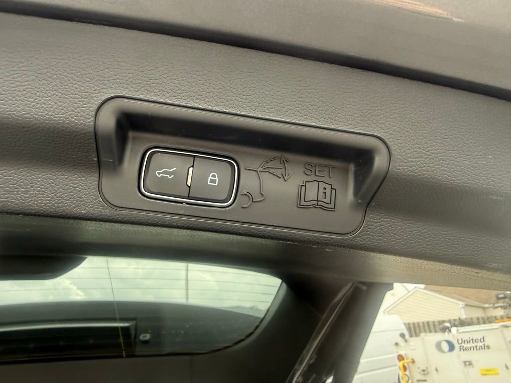 Used 2024 Ford Explorer XLT AWD/4WD image 46
