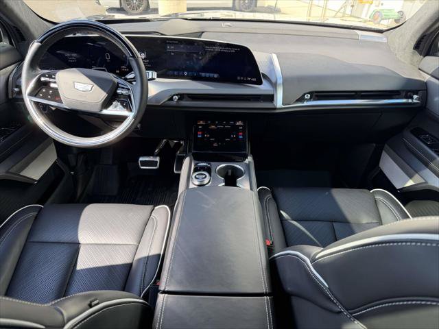 Used 2026 Cadillac Vistiq Platinum w/ LPO, Floor Liner Package AWD/4WD image 15
