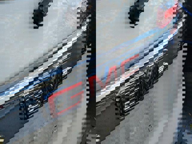 Used 2023 GMC Acadia SLT image 6