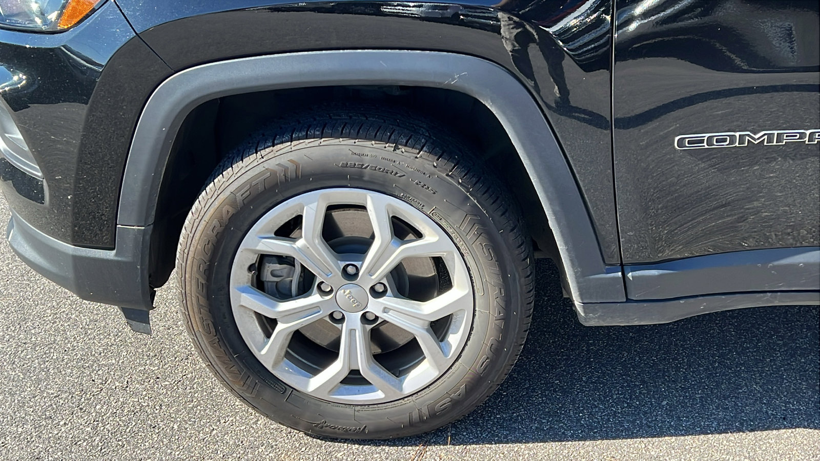 Used 2024 Jeep Compass Latitude image 12