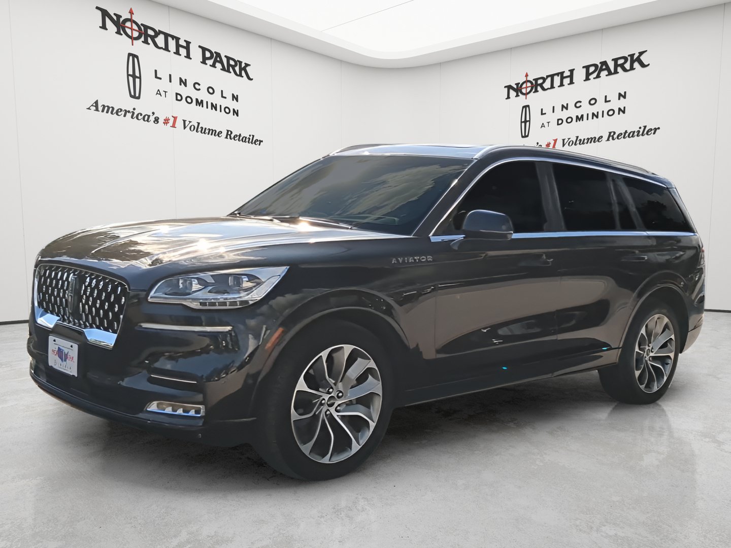Used 2023 Lincoln Aviator Grand Touring w/ Equipment Group 301A AWD/4WD image 1