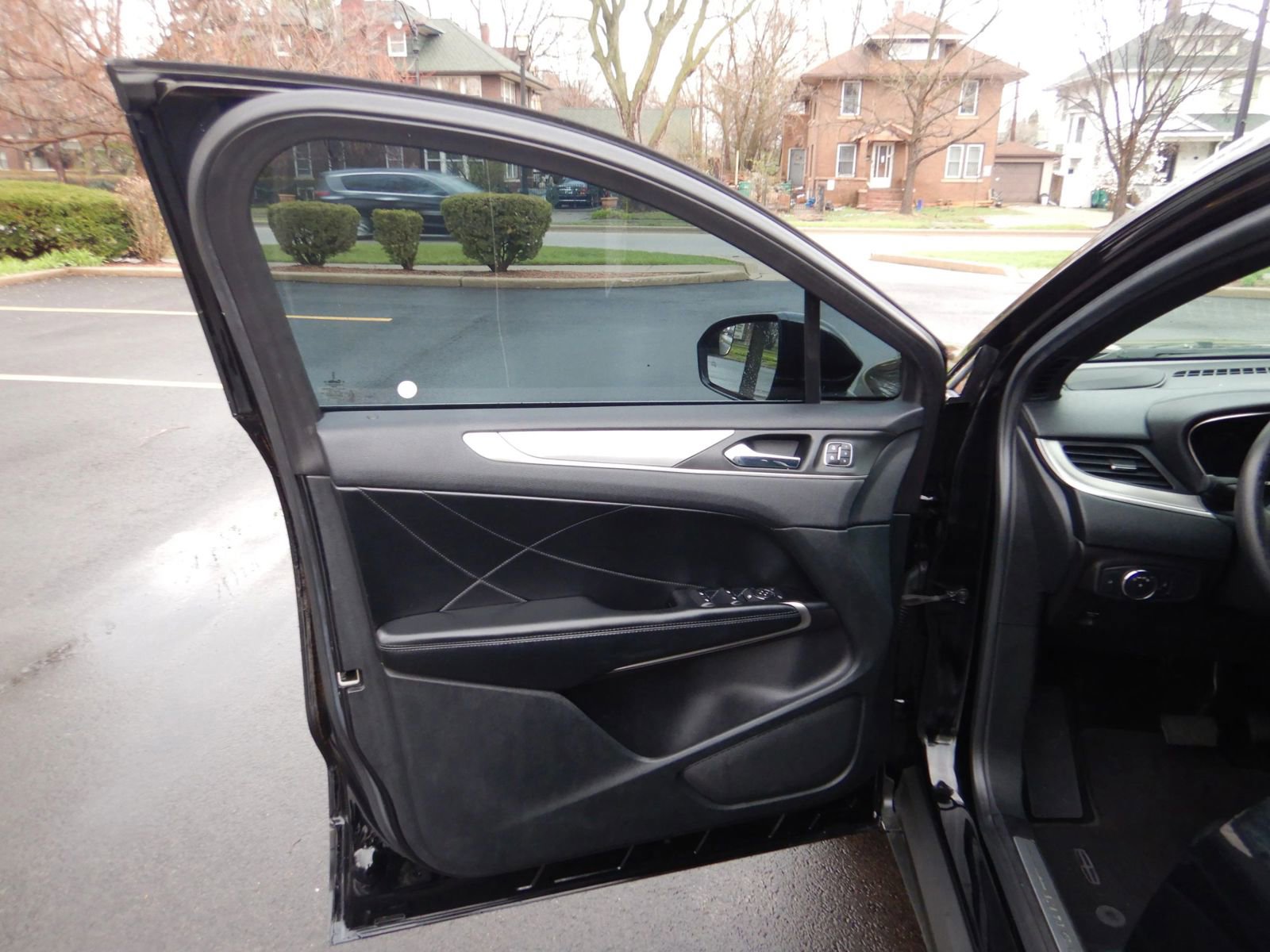 Used 2016 Lincoln MKC Premiere image 10