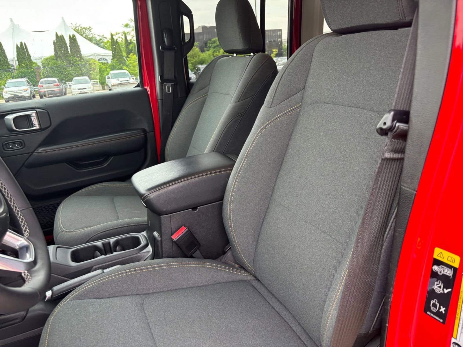 Used 2025 Jeep Wrangler Unlimited Sahara AWD/4WD image 34