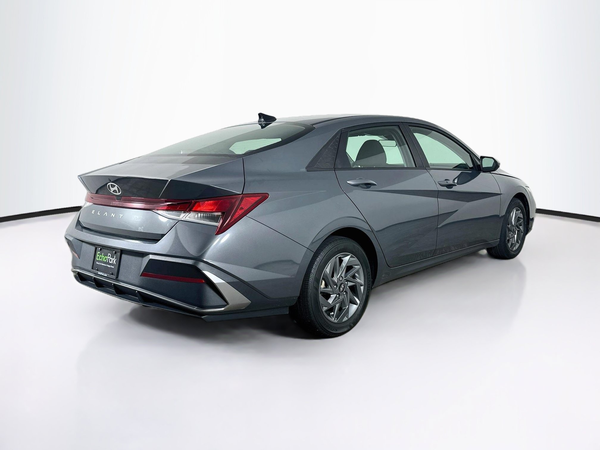 Used 2024 Hyundai Elantra SEL FWD image 9