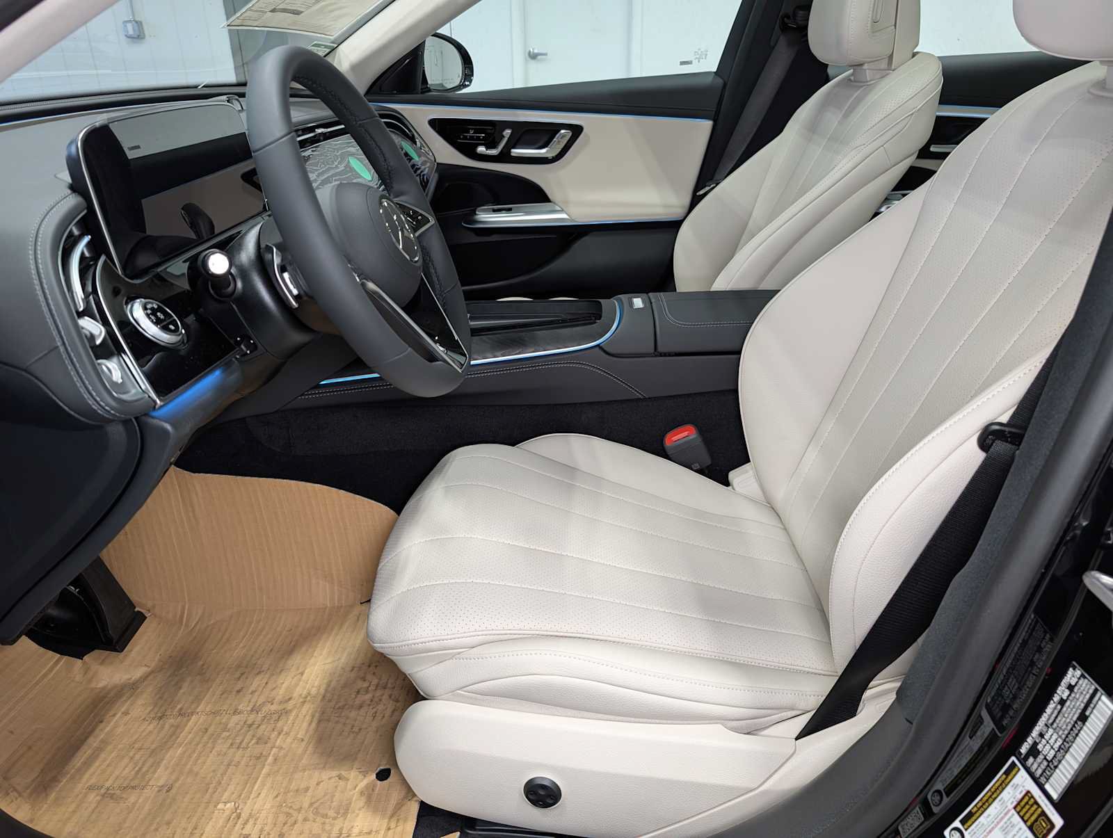 New 2026 Mercedes-Benz E 350 4MATIC Sedan image 4