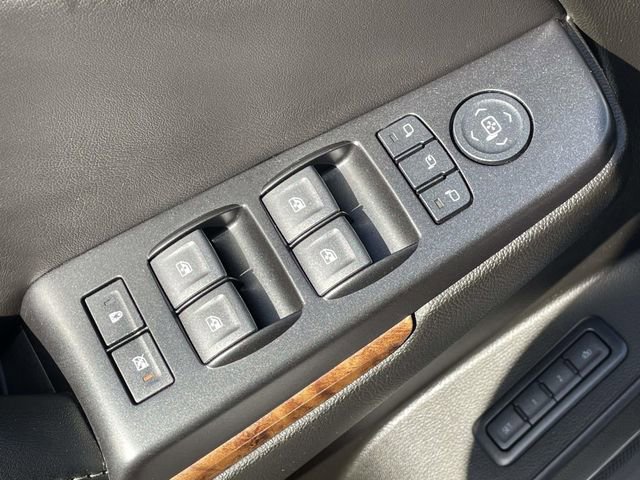 Used 2020 Chevrolet Suburban Premier AWD/4WD image 21